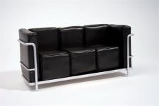 Horsman - Urban Environment for 12" dolls - Modern Couch - Black Highly detailed chrome plated metal frame and leatherette seat.